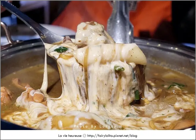 《北市大安區♥食記》一道氏燉雞 일도씨찜닭。韓國直營、台灣本店，被邪惡起士包圍的燉雞鍋物實在太美味啦！(忠孝敦化站)