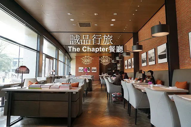 台北東區<誠品行旅-The Chapter餐廳>極佳的用餐環境與極優的美牛沙嗲，簡直是美食桃花源。
