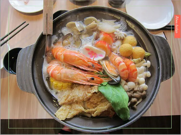 【竹北美食週記】東街日式料理，超霸氣的厚切生魚片！限量膠原蛋白明蝦雙人火鍋，鮮甜味擋不住！冬天暖心鍋物推薦