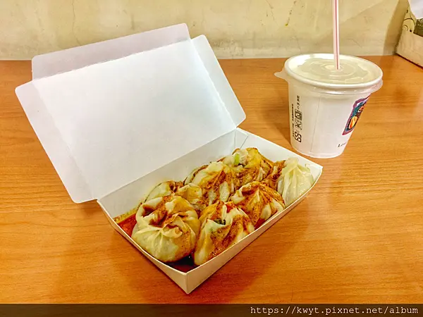 【新竹。美食】皇膳湯包。必吃早餐，東區排隊美食，每日手工現做湯包，皮薄餡多的多汁湯包就來這裡吃