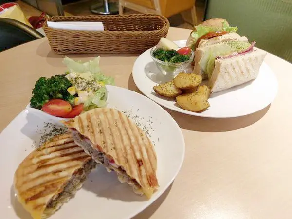 維圖斯咖啡 Café Vitus-巷內的愜意小店 舒適的用餐空間 鹹食美味又平價 推!!              