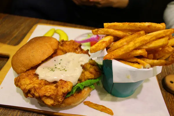 [台北]平價+份量多 美味漢堡 1885 Burger Store        
      