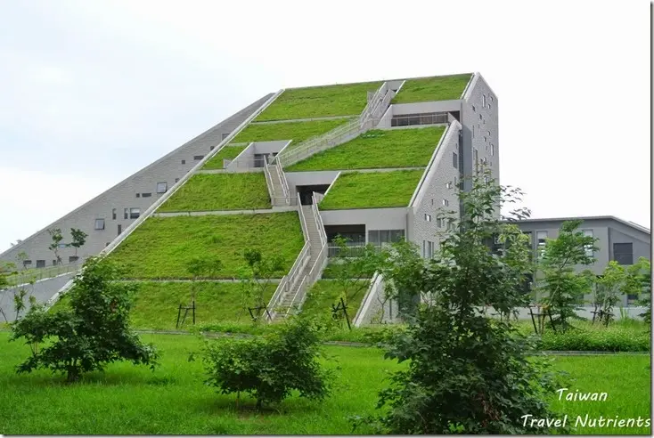 【台東．知本】這是山脈？丘陵？外星人基地？其實是台東大學知本校區圖書館啦 (附校園平面圖)