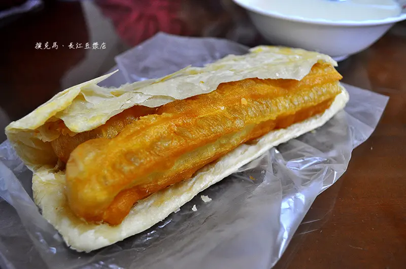 傳統手工、現桿現賣，燒餅油條配豆漿就是喜歡這樣的老味道