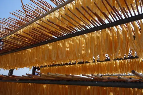 高雄美濃 (宋新富)豆皮工廠 手工曝曬天然美味