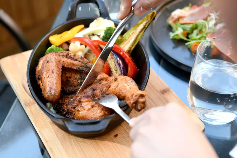 台北 Amber Cafe，不限時聚餐空間，精選歐陸料理。大安區美食/信義安和晚餐【男子的日常生活】