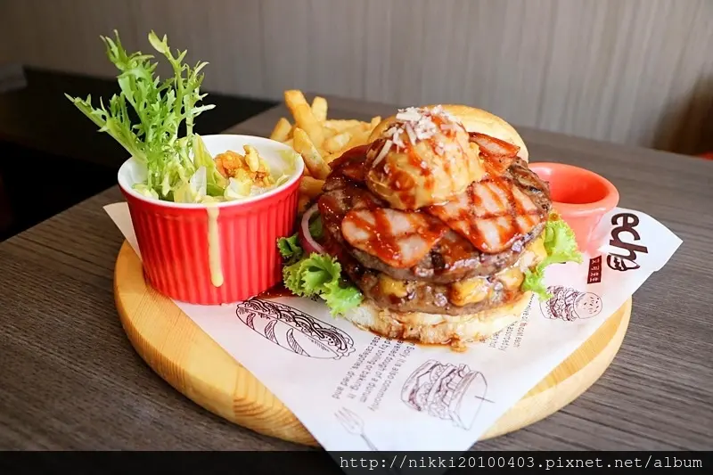 【台中逢甲美食】艾可先生漢堡餐廳逢甲店，台中必吃人氣漢堡推薦