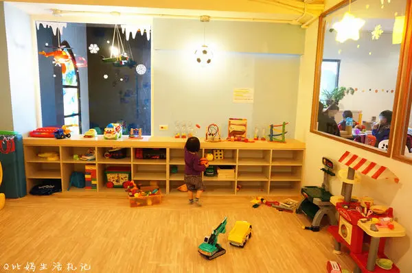 <親子餐廳>藏身在精品咖啡店樓上，專屬幼兒的遊樂空間和繪本區@新竹市♣莫拉諾精品咖啡新竹店