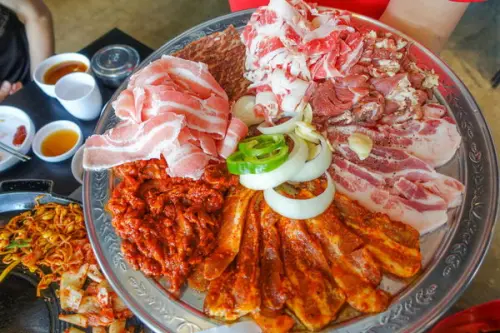 HONEY PIG - 只能為那些浪費過8小時的人輕嘆一聲