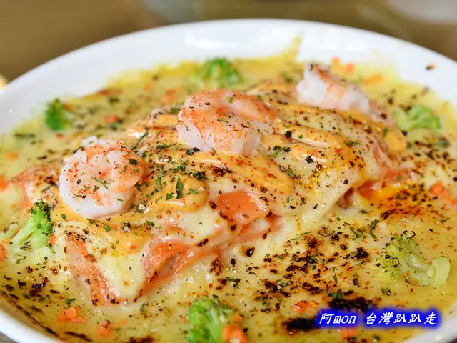 <台中西區>食記:茪點咖啡~讓人讚賞的比利時列日鬆餅和好吃的千層麵