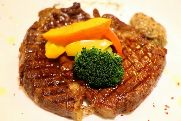 【羽諾食記】荒漠甘泉音樂音響主題餐廳●現場LIVE樂團演唱●公館捷運站●台大商圈美食              