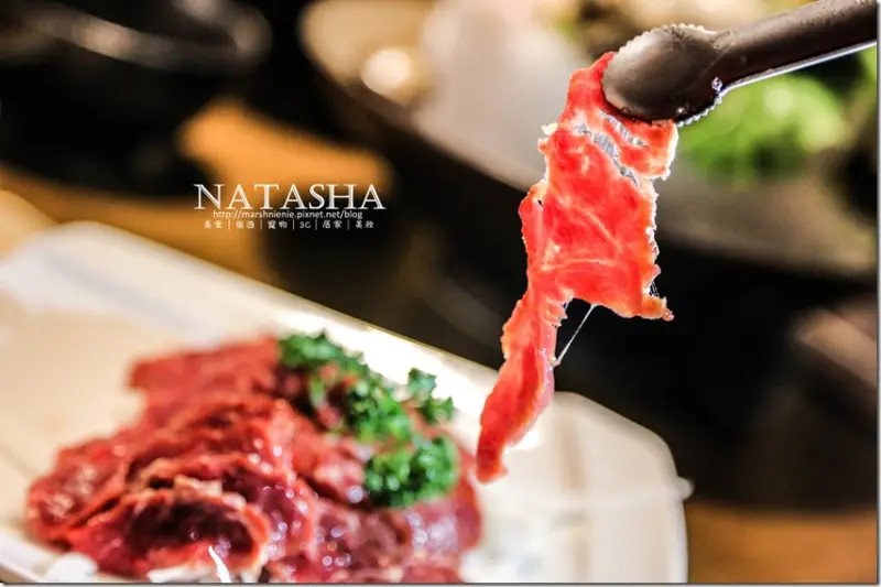 台北│全台唯一的「金門酒糟牛肉」。吃酒糟長大的牛～京宴屋金門酒糟牛肉火鍋 / 龍益莊牛肉乾 【寵物友善】