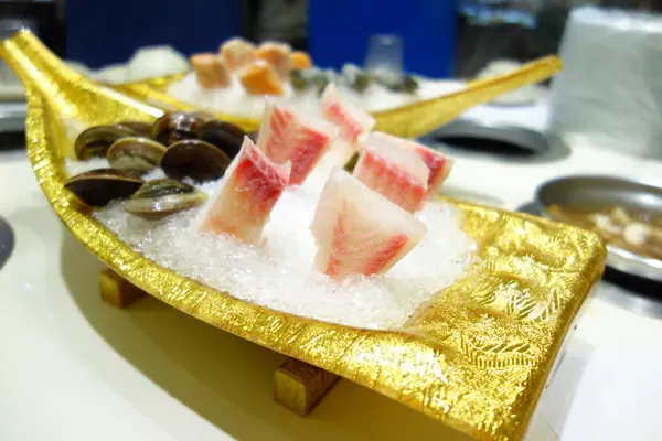 食。鍋霸王。三重+300元吃到飽+正義北路+可共鍋+平價火鍋+新北市海鮮 