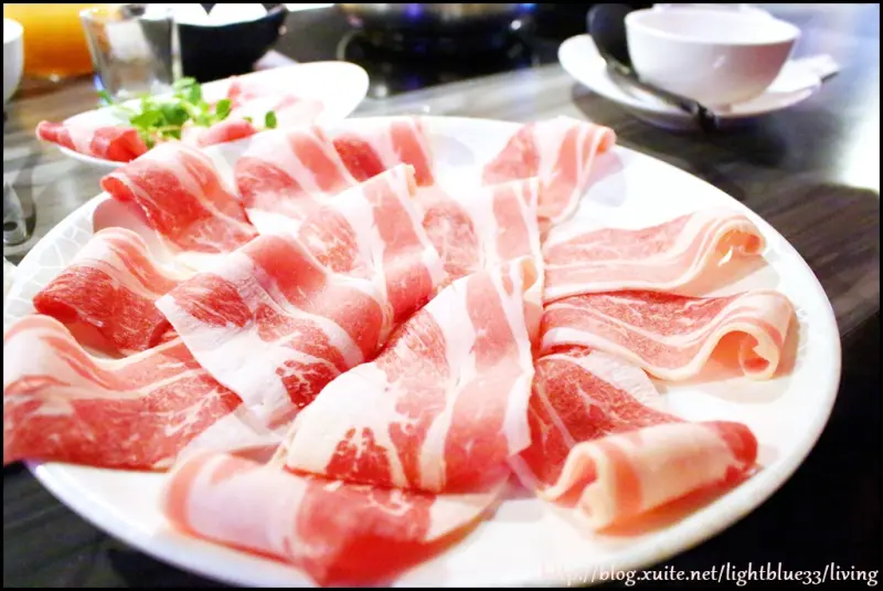 [ 中山國小站美食 ] 好食多涮涮屋雙城店～很愛送肉的店家，肉食者的天堂激推