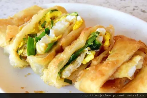 花花，甲飽沒【台北食記】延平北路 津津豆漿店 古早味韭菜炸蛋餅