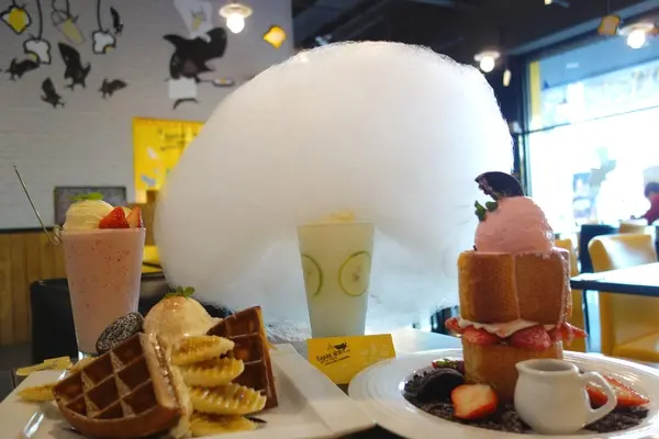 1031221[禮官三小愛台灣]台中市南屯區鯊魚咬吐司南屯店份量大價格優惠下午茶美味白雲飄飄猶如原子彈爆發的威力