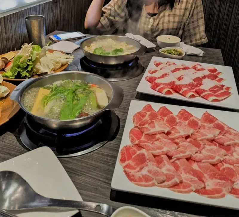 餐廳|花小錢享受質感美味~快來鼎盛十里攻佔新鮮蔬菜和浮誇肉盤!