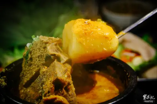 【中肯‧食記】市民大道‧The Owl 敖唷-韓式湯飯專賣｜招牌馬鈴薯豬骨湯‧韓式熱湯澆飯最對味！