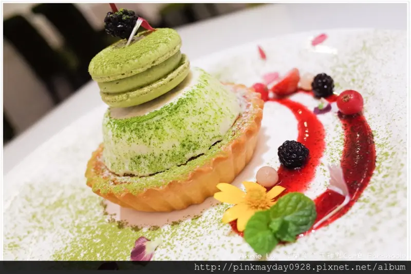 ✿台中✿ (試) 專業的咖啡與甜品 藝術品般的手作甜點限量供應 視覺上讓人驚艷且美味 連咖啡拉花都超威 ➜ 法蘭朵法式甜點Café Farandole