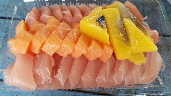 墾丁(旅遊) 爽爽吃生魚片~邱家生魚片 俗擱大碗 cp值飆高        
      