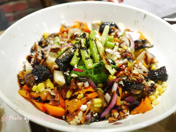 【食記:台北東區】Hey 大家一同來吃草。MIACUCINA-復興店/超豐盛沙拉,薄餅,帕尼尼,早午餐(附完整菜單)