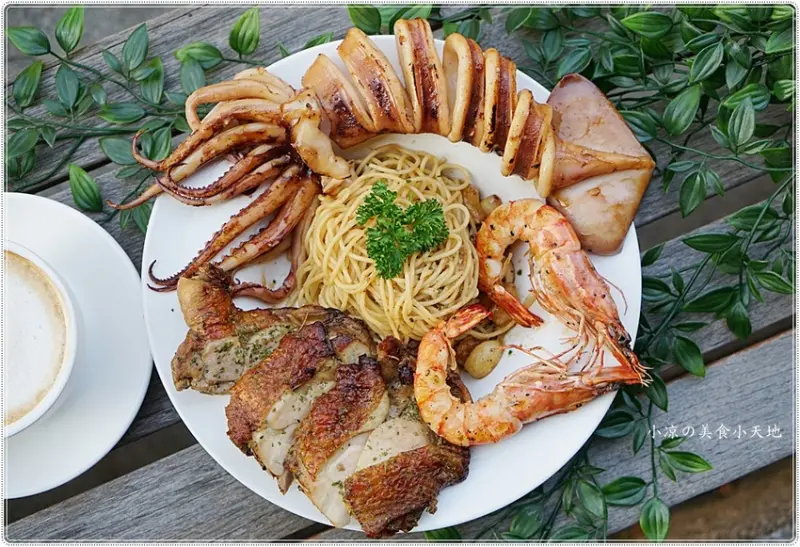 中科商圈人氣義式料理║浮誇系義大利麵！全新推出海陸三饗一次滿足！海鮮控快收藏了！(限時免費升級套餐) - 小凉的美食小天地