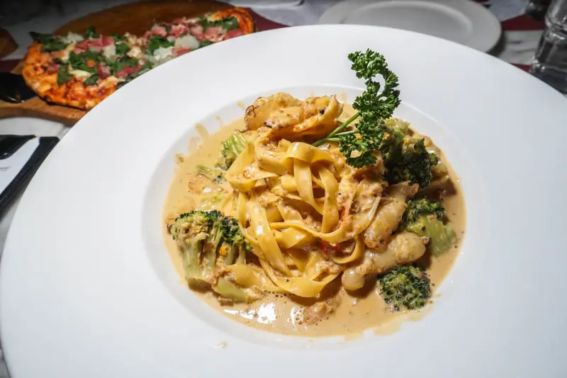 台中美食 | milano米蘭街義式小館  透過手的溫度  傳遞單純的美味  隱藏版舒芙蕾熱鬆餅  幸福登場