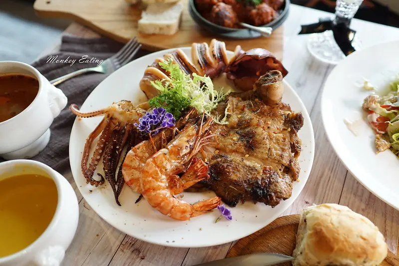 【台中西屯】​​​​​​中科商圈聚餐首選『米蘭街義式小館-中科店』－新推出海陸三饗超浮誇│義麵、燉飯、披薩│中科商圈美食