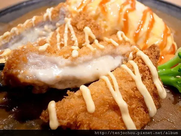 花花，甲飽沒【台北食記】東區 樂町屋 爆漿起司豬排 平價日式鐵板料理