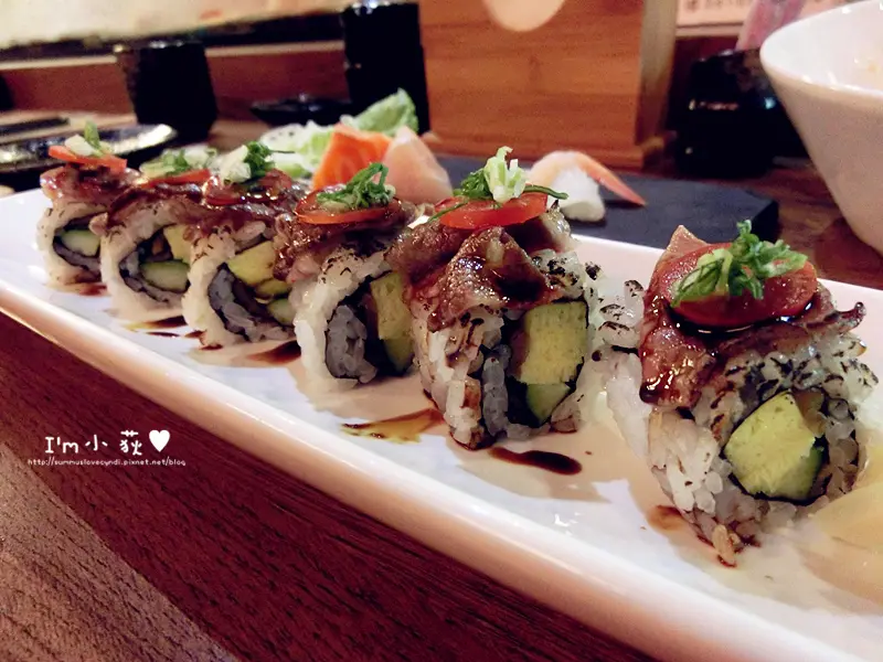 鮨匠手作壽司。主廚套餐，店家最推薦含前菜、刺身、手捲、烤物、握壽司和湯品!親民日式料理!