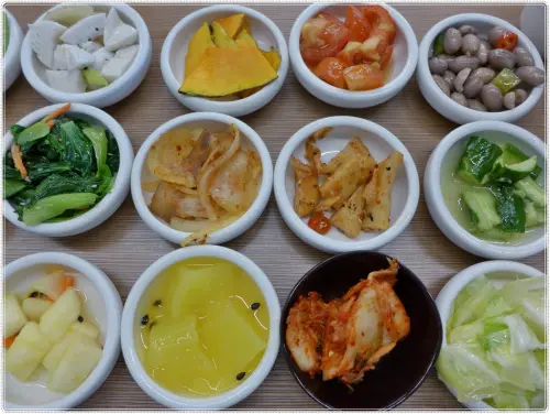 <美食>韓鄉韓式料理-老闆佛心來的50道韓國小菜免費讓你吃到翻掉-細金ㄟ