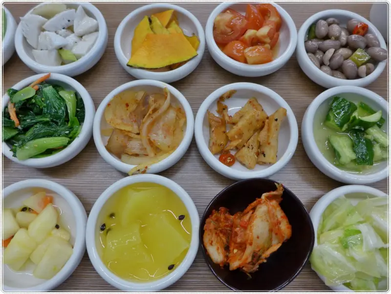 <美食>韓鄉韓式料理-老闆佛心來的50道韓國小菜免費讓你吃到翻掉-細金ㄟ