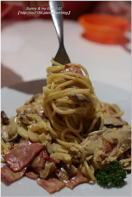 【新北板橋食記】板橋大遠百 - Cafe at Alessi Store。知名家用品牌買不起，就來輕食感受氛圍吧！