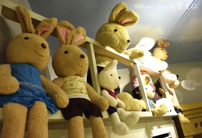 【台中】偶來路Ollu親子餐廳。兒童攝影寫真，球池、繪本、積木、遊戲車、扮家家酒、小孩抓周、慶生會場地