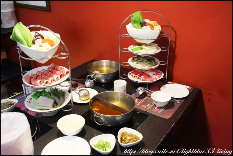 [ 國父紀念館站美食 ] 紅九九個人麻辣火鍋～三層下午茶架，一個人也可以吃的麻辣鍋！