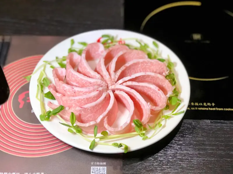 [台北大安] 紅九九麻辣鍋一個人也能吃鴛鴦鍋 / 溫和的麻辣吃完不燥熱