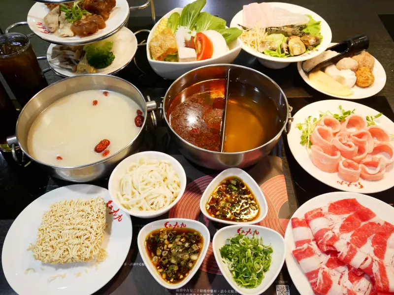 紅九九個人式麻辣鍋-台北東區巷弄內個人麻辣鍋  辣度分得詳細  不吃辣的朋友也有養生鍋可以推  人氣套餐讓你吃飽飽              