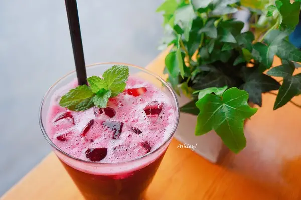 阿達阿永咖啡廳(沐夏店)|新北中和，南勢角，華夏科技大學．又一個近期IG熱門打卡外拍景點！超好拍貨櫃屋！達永建設集團旗下咖啡廳