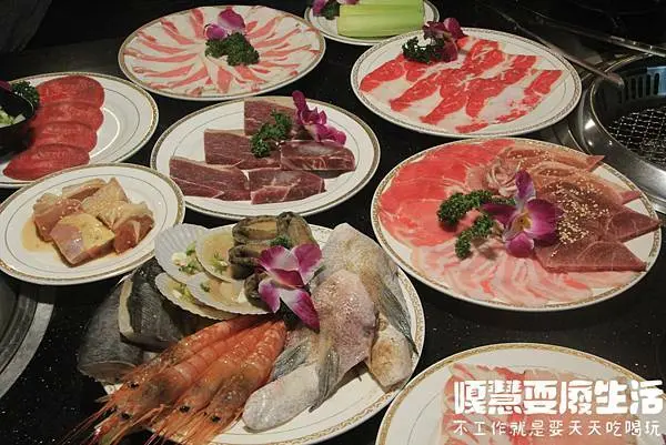 【台中美食】日月燒烤，銅板價烤肉，天使紅蝦兩尾只要60元，燒烤單點吃飽飽，CP值超高點多少吃多少丨嘎慧耍廢生活