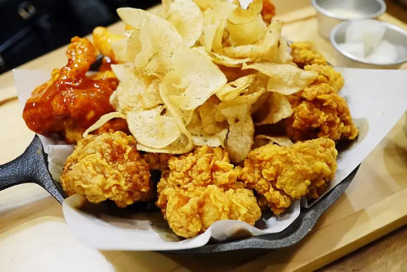 【台北】東區 Chimac175 來自韓國釜山的人氣韓式炸雞、超牽絲起司年糕和用湯匙吃的pizza‧不提前訂位吃不到的火紅餐廳！