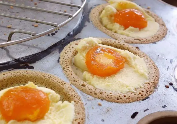 阿承紅豆餅 老店 入口奶酥香甜加上鴨蛋鹹香超絕配!!!        
      