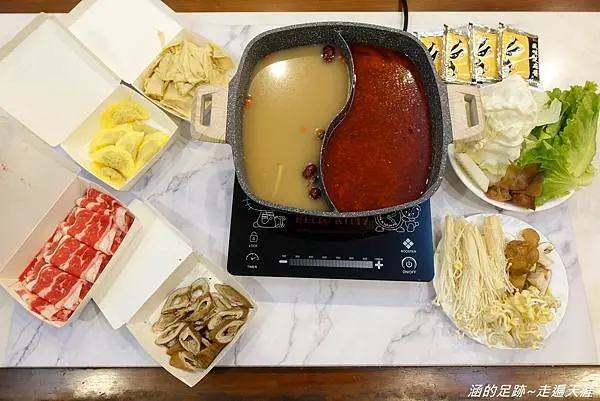 [外帶美食] 老四川巴蜀麻辣燙 (台北南京店) ~  宅安心雙人套餐，在家也能享用麻辣鴛鴦鍋，美味的麻辣鴨血豆腐