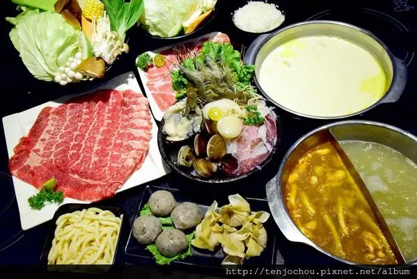 花花，甲飽沒【台北食記】ETtoday精選！台北五大必吃牛奶鍋之一！極禾優質鍋物 好吃不貴推薦