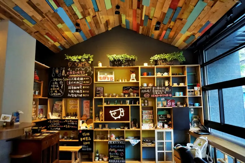 【民權西路站】好杯咖啡。台北也有迷你版澳洲Brighton Beach彩色小屋