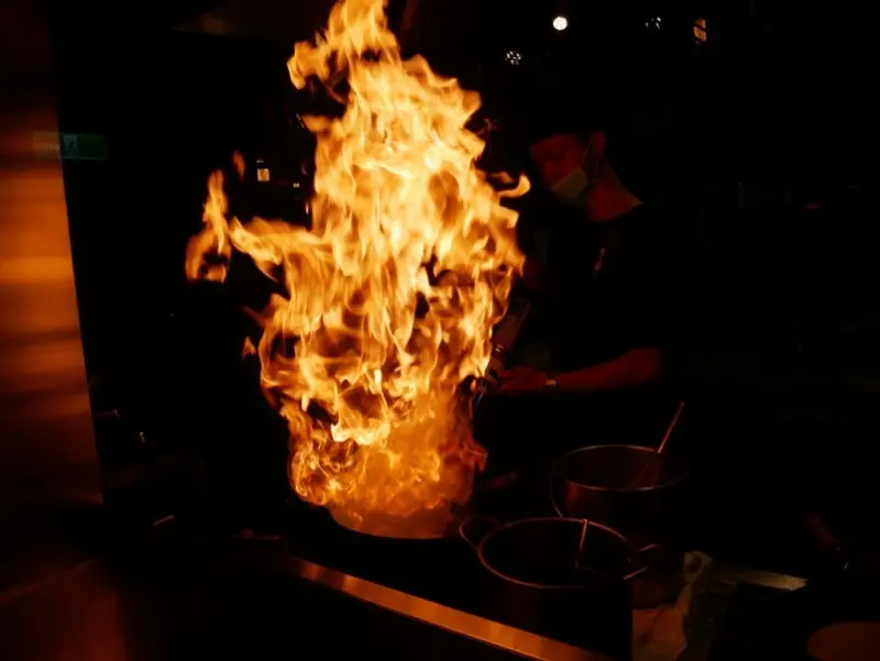 【東區台灣店】炎神拉麵-1300度炙燒日本拉麵