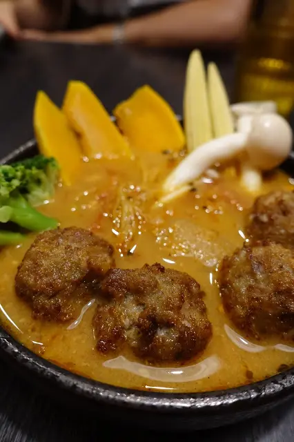 [食記] 札幌炎神拉麵(台灣店)。豬肉丸子湯咖哩 (限定版)