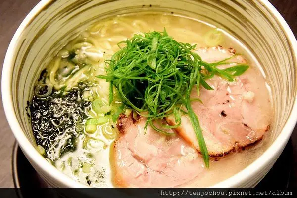 花花，甲飽沒【台北食記】東區 北海道最強！札幌炎神拉麵 限量100碗
