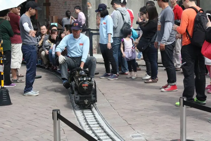 高雄休閒好去處 - 哈瑪星駁二線火車體驗之旅