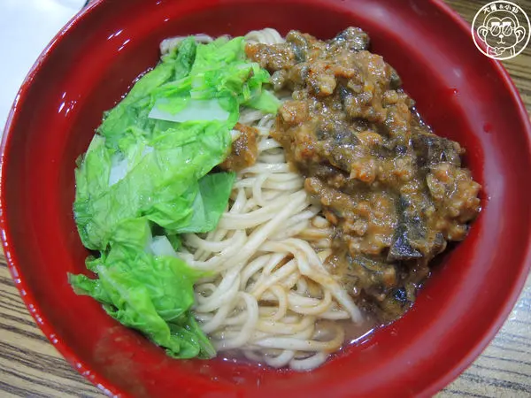 呷飽祙【新北三峽･海爺 紅油皮蛋 四號乾麵】食尚玩家推薦        
      