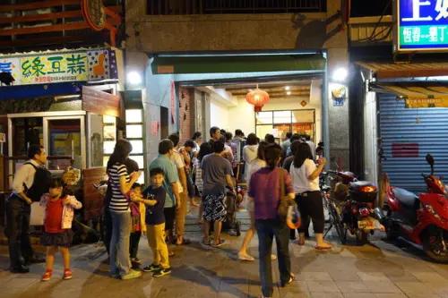 **墾丁(旅遊) 恆春美食 在地人大堆 夥計鴨肉冬粉~冬粉吸飽輕甜的湯頭.必吃滷味